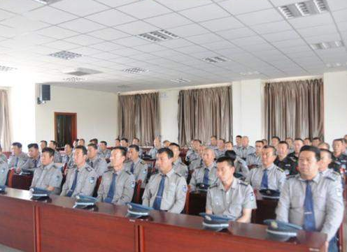 紧抓保安基础教育起跑线